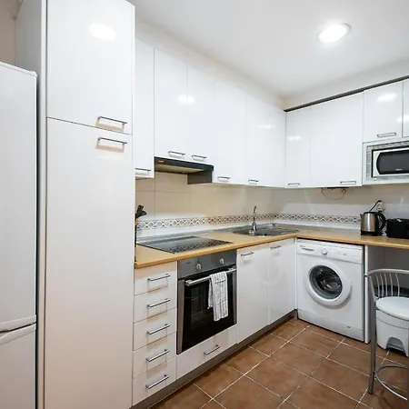 Spacious Old Town Apartment *
