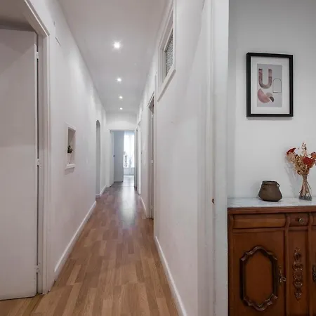 Spacious Old Town Apartment *